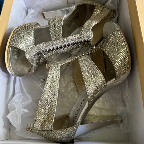 Michael Kors SIlver Berkley T-Strap Sandals size 7 1/2M, Silver Glitter W/Zipper - Picture 3 of 10